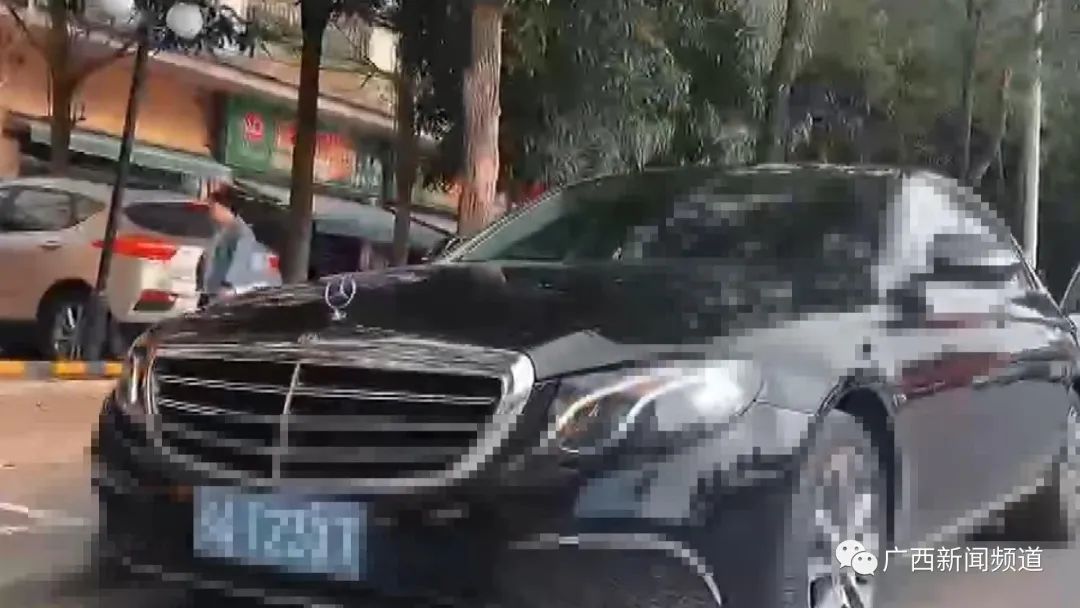 DƬ